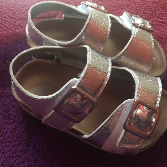 Little girl silver sandals size 6. - Picture 3 of 5